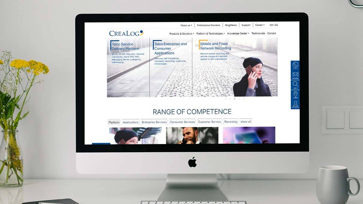 crealog-website auf einem Bildschirm in stylischem Ambiente